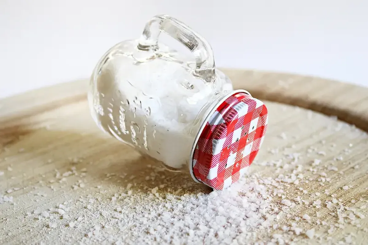4 Clear Signs You're Eating Too Much Salt 3 Four glaring signs you're consuming too much salt.