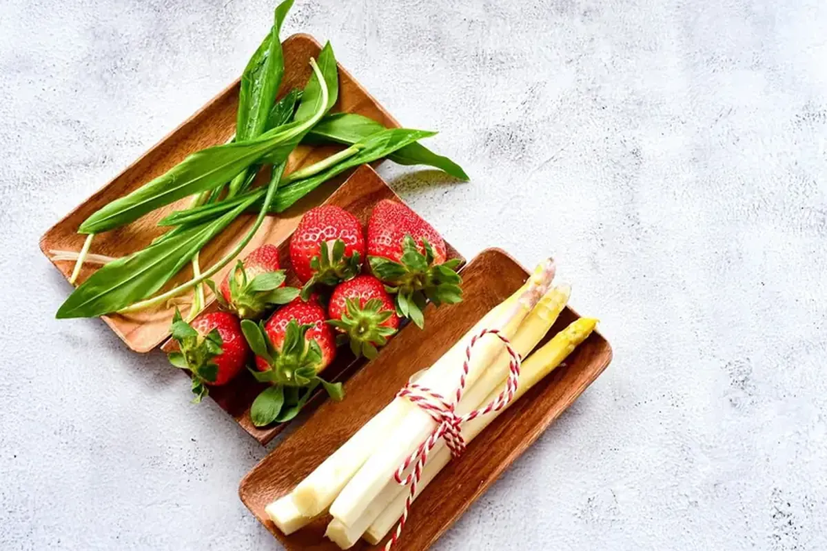 Asparagus: The Low‑Calorie, Gut‑Friendly Superfood of Summer 5 Asparagus – a sprout of health.