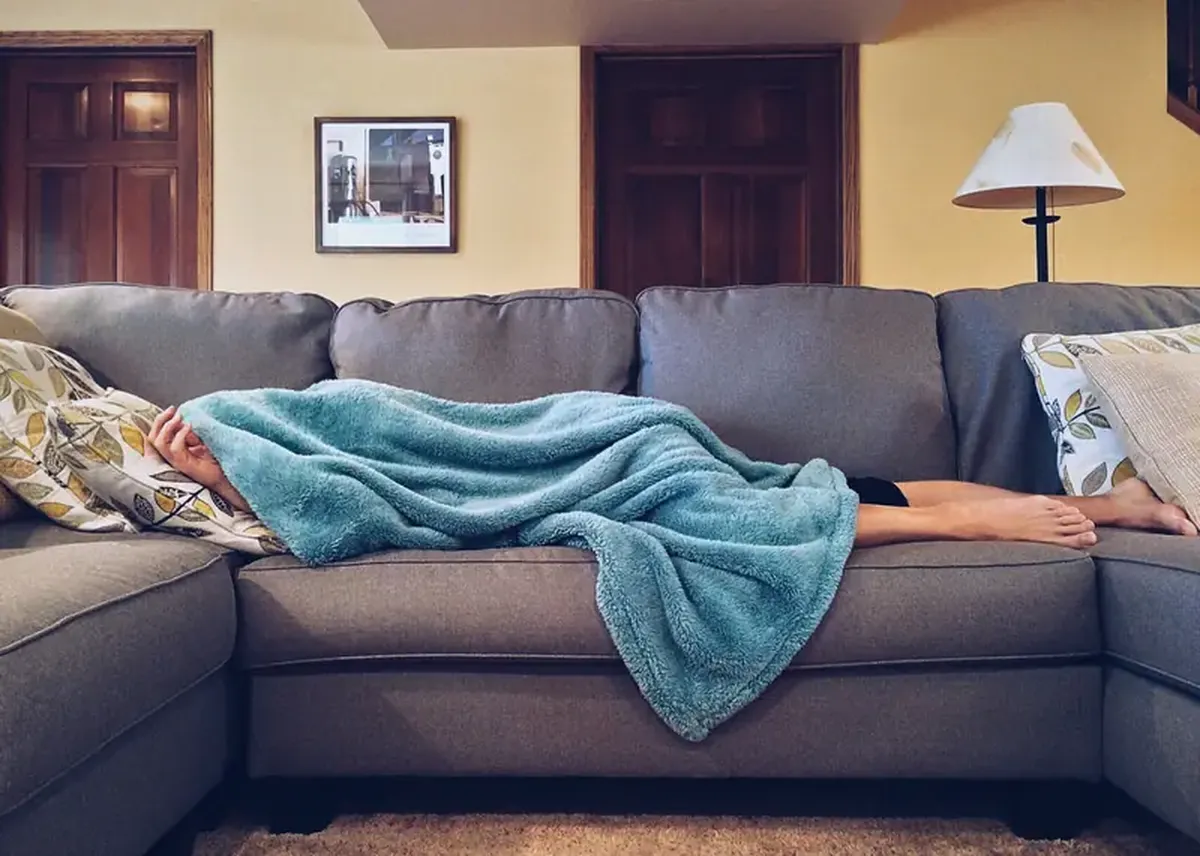 Four everyday postures that harm your back: expert advice.