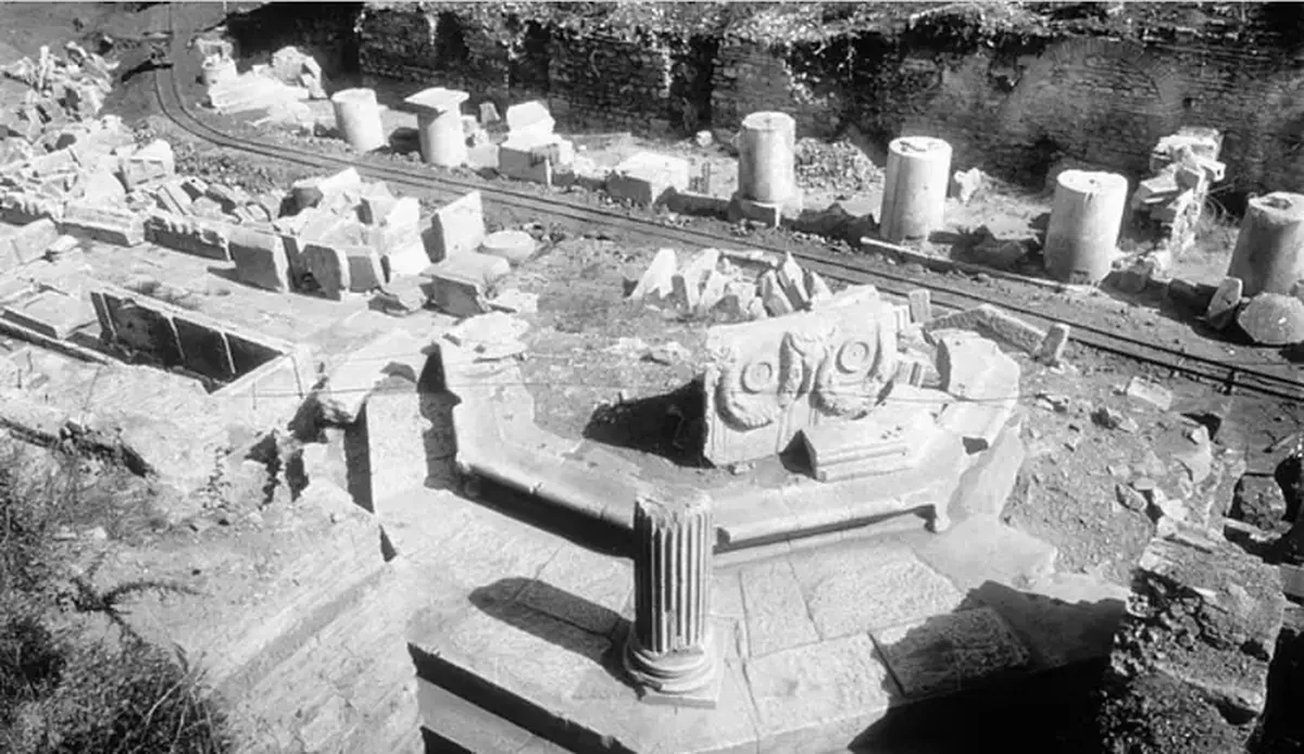 The girl turned out to be a boy: the secret of the skull