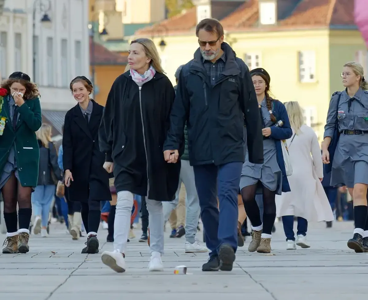 Don't walk far; walk short, frequent distances—a style of strolling that supports the heart.