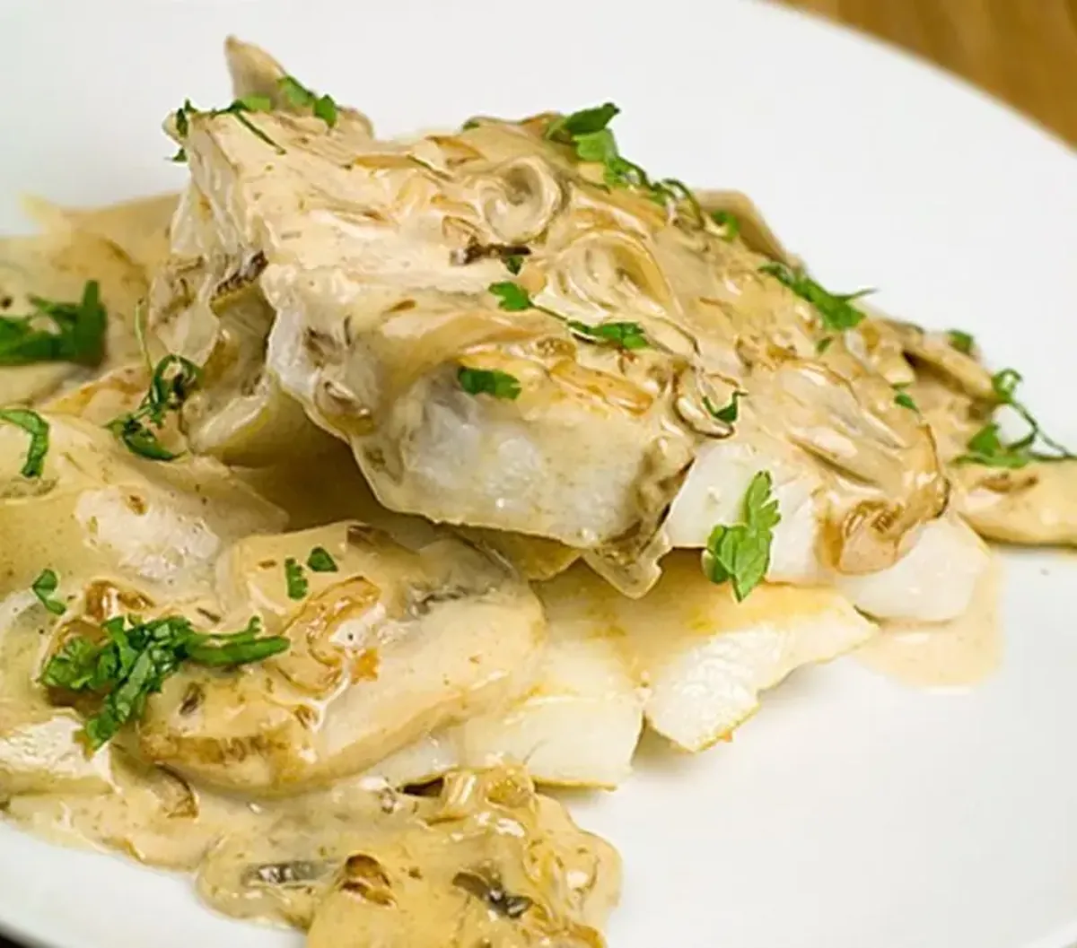 Recipe for a delicacy: pike-perch with mushrooms.