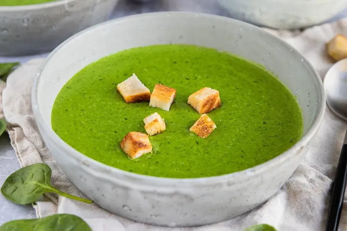 How to Use Spinach: Salads, Soups, Pies, Smoothies, and Even Cake 8 Green Cuisine: What Can You Make with Spinach?