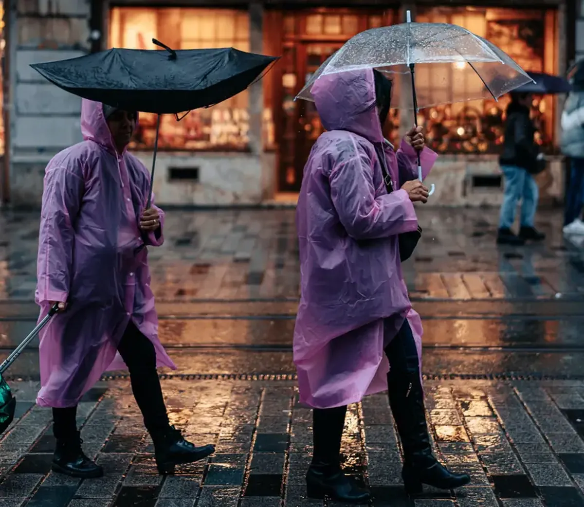 Keep Your Shoes Dry During the Thaw — Practical Tricks That Work 3 Testing the thaw: how to keep your shoes from getting wet?