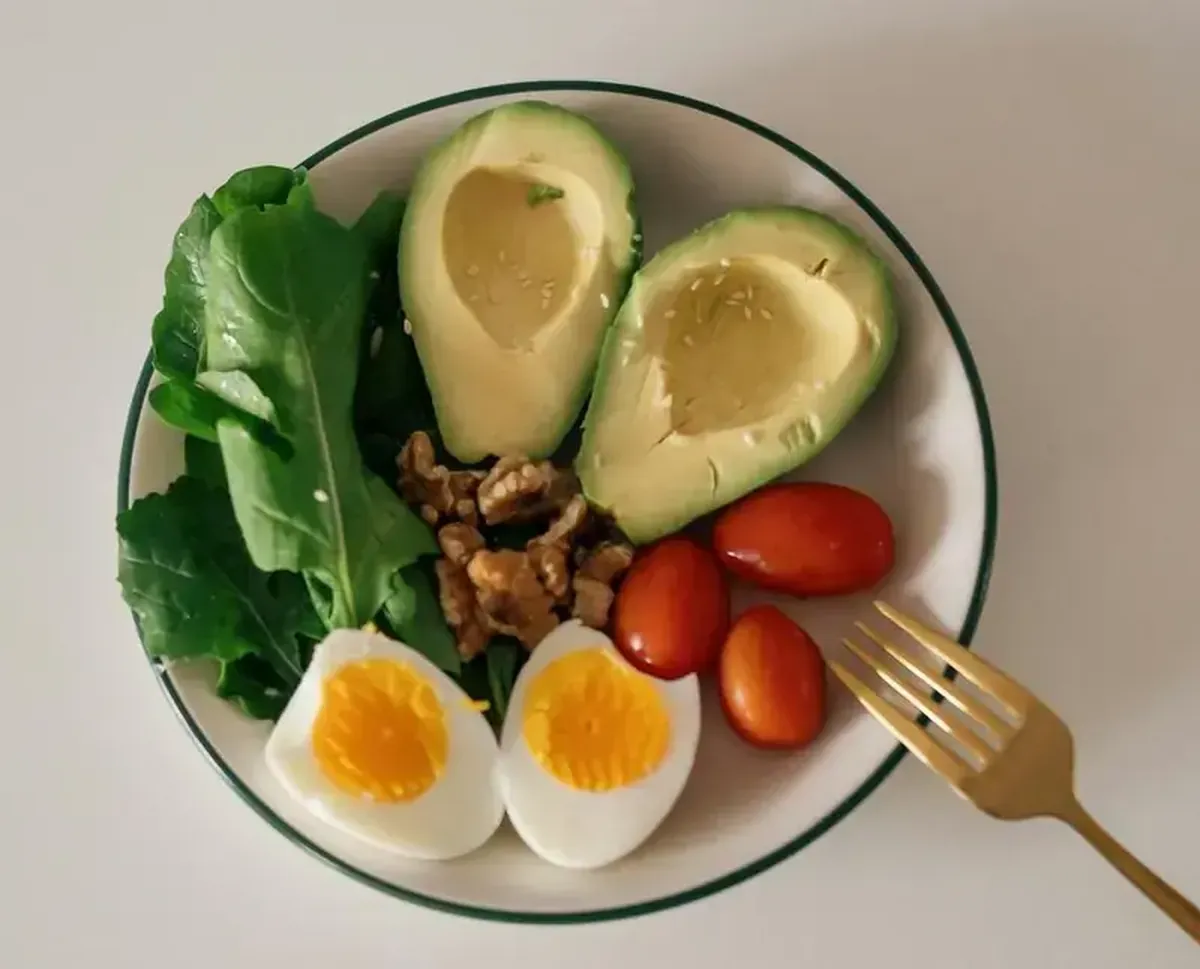 Eggs, nuts and more: weight-loss foods that work as well as trendy slimming injections.