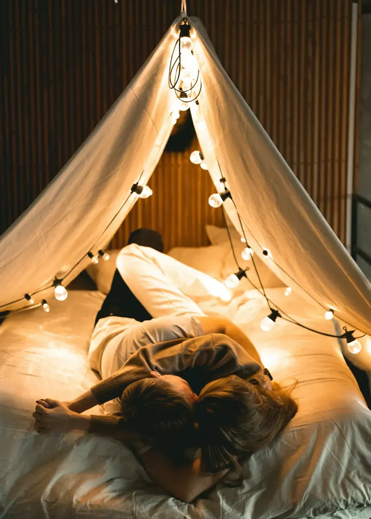 Short hookups, fewer orgasms: why women expect less in one-night stands 4 At the peak of pleasure: women are less likely to reach orgasm during brief sexual encounters.