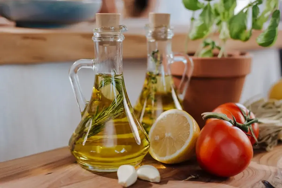 Swap Butter for Olive Oil: Plant-Based Fats Slash Heart Disease and Diabetes Risk 3 Here's to oils! Plant-based unsaturated fats protect heart health.
