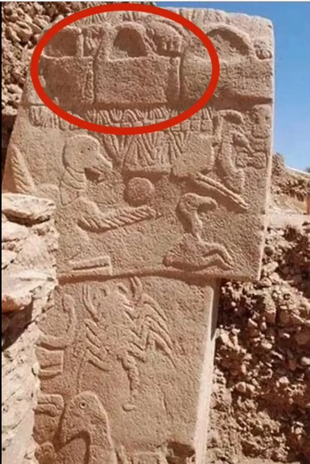 Why ancient carvings look like modern handbags 5 Why are modern women's handbags depicted on ancient monuments?