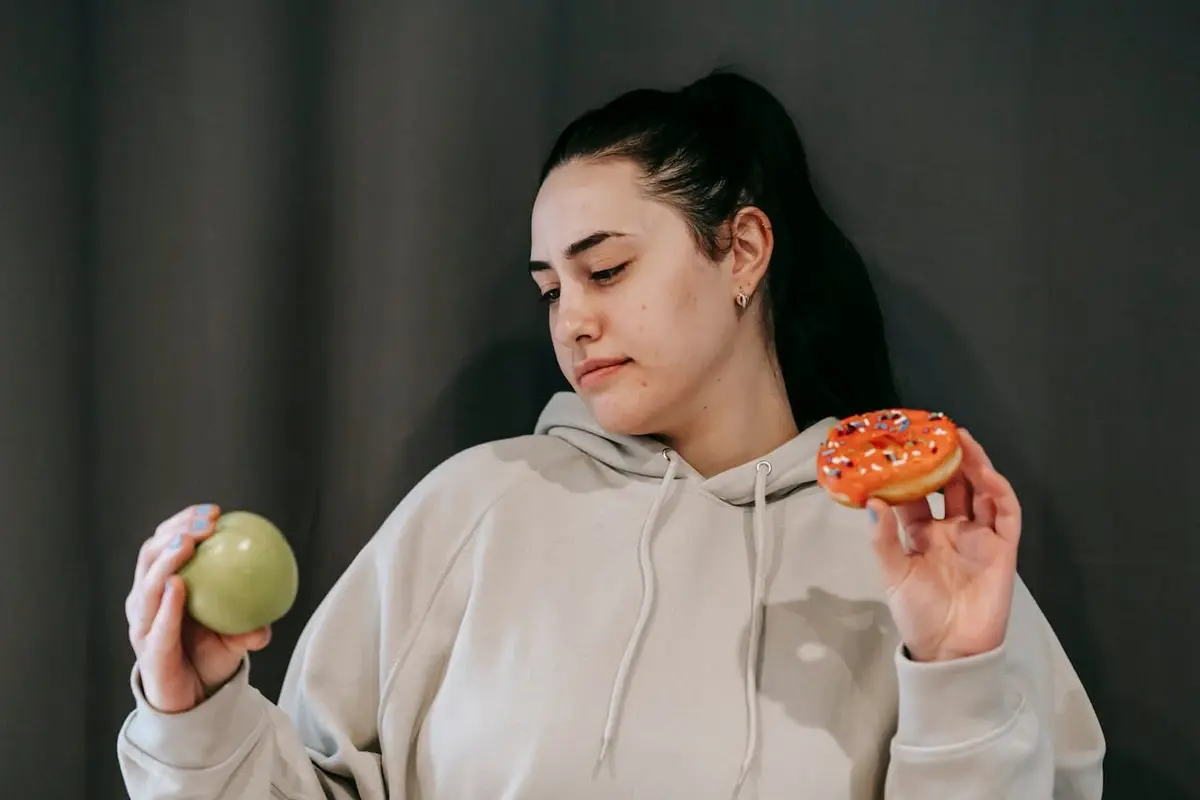 Five hard truths for anyone trying to lose weight 4 A girl chooses between an apple and a donut