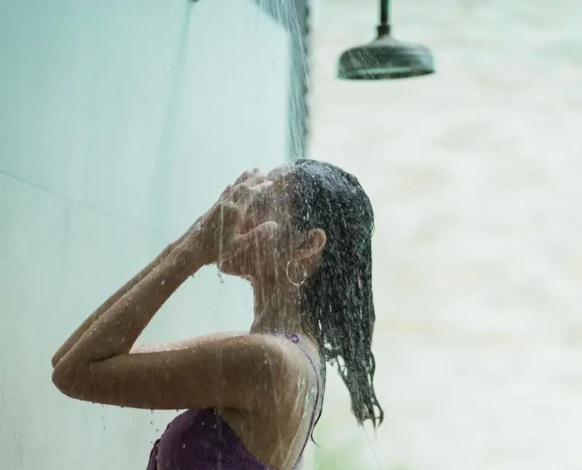 Why cold showers on hot days can be dangerous 3 Experts warn that taking a cold shower on hot days can be deadly.