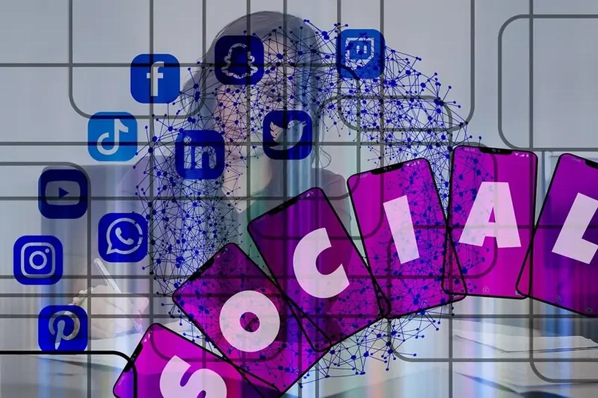 An obsession with social media reflects how self-absorbed a person is.
