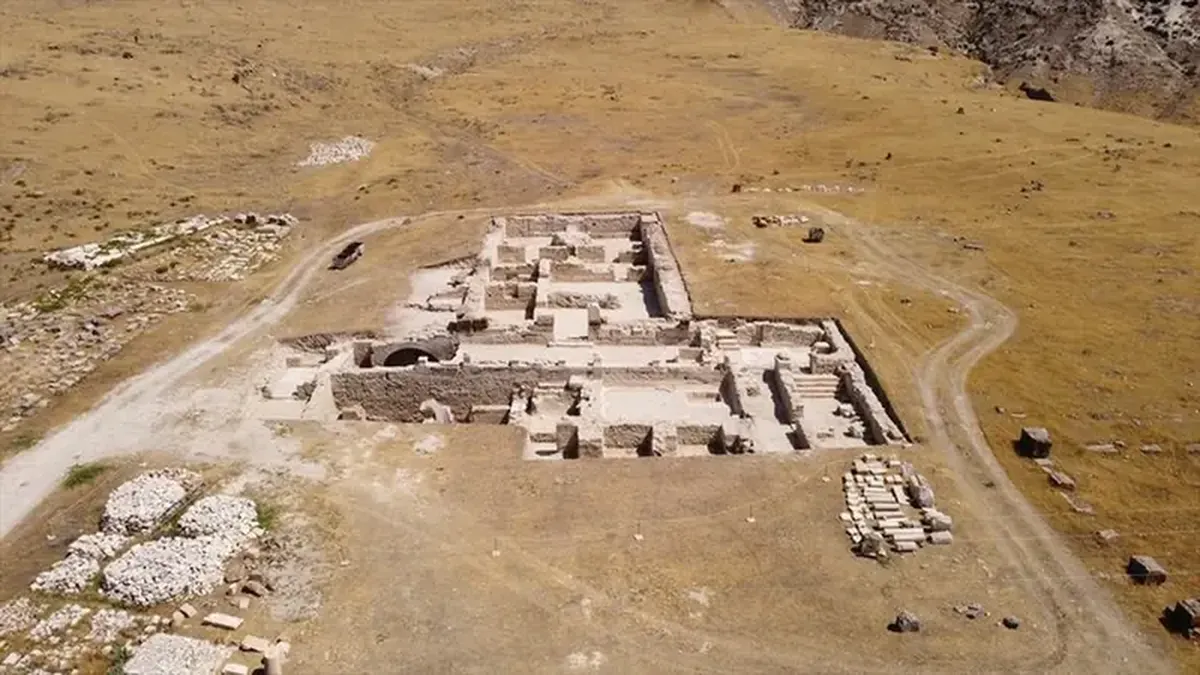 Roman remains in Turkey: an elite villa with frescoes and a pool has been excavated in Tripoli.