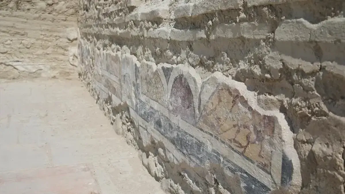 Roman remains in Turkey: an elite villa with frescoes and a pool has been excavated in Tripoli.