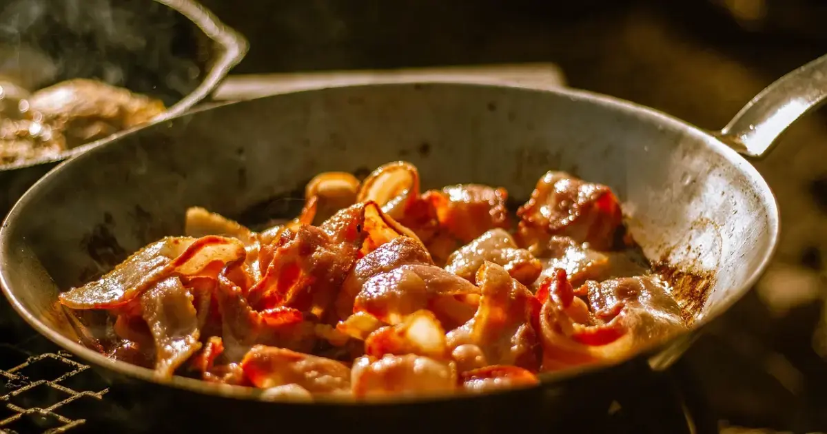 5 Foods That Ruin Your Nonstick Pan 4 bacon in a pan