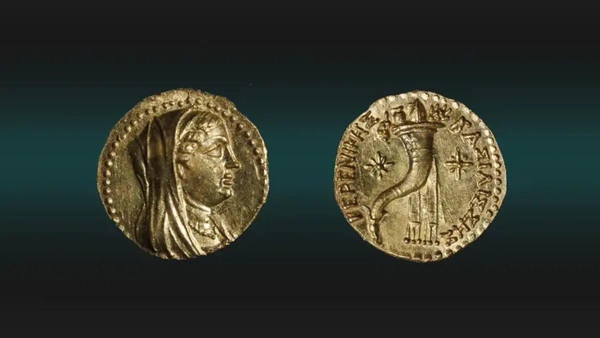 A 2,200-year-old gold coin depicting the Queen of Egypt was discovered in Jerusalem.