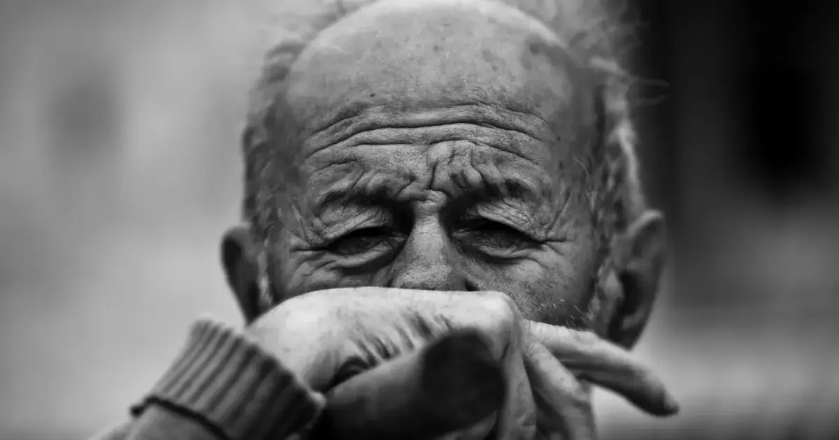 Losing Your Sense of Smell Could Be an Early Warning Sign of Dementia 3 Loss of smell may predict dementia
