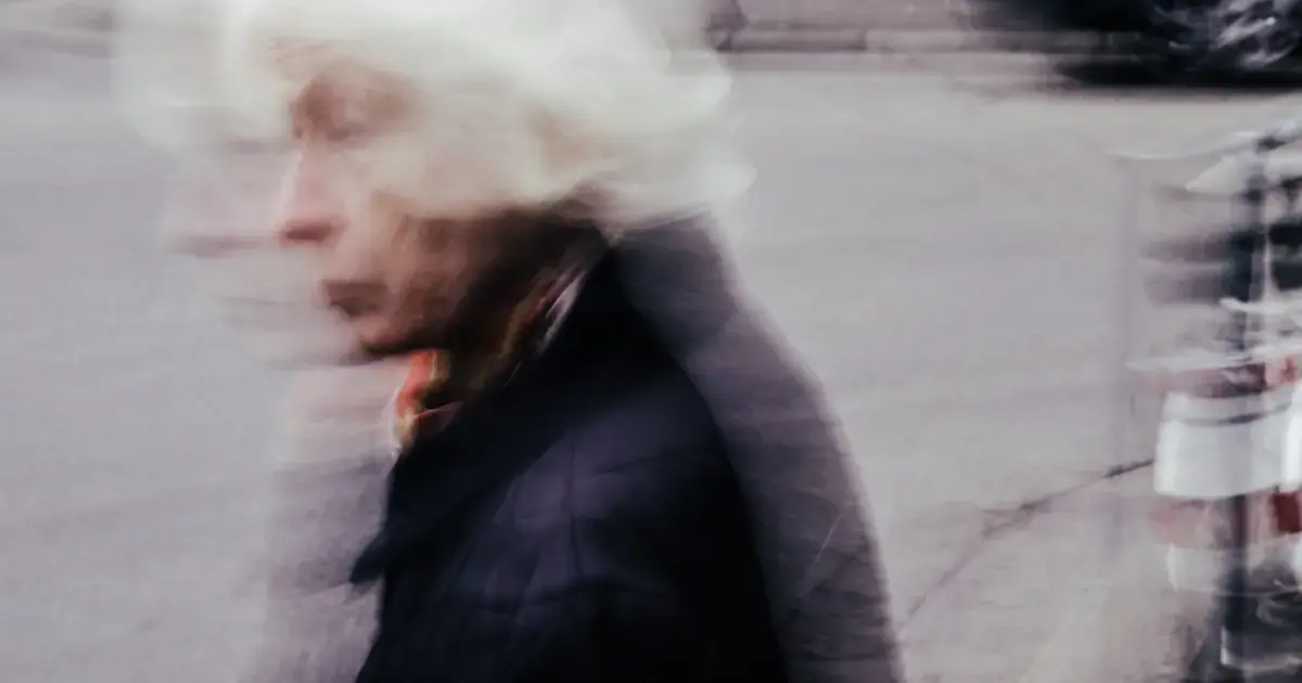 10 Unexpected Early Signs of Dementia to Watch For 5 a blurry image of a woman