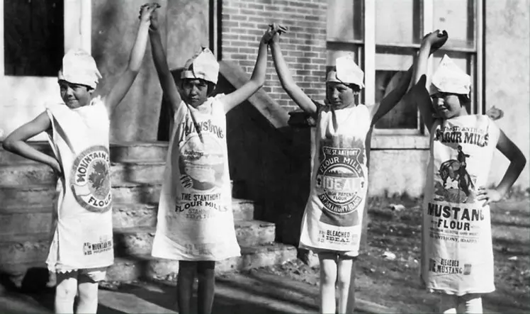When Potato Sacks Became Fashion: How Packaging Turned into Dresses 10 Children wearing clothes made from sacks