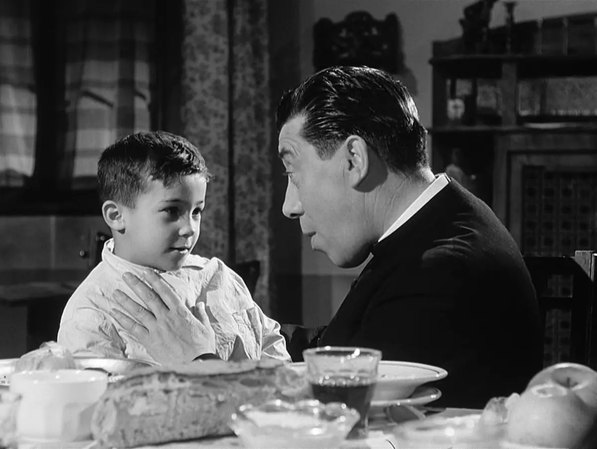 Loreti in the film The Return of Don Camillo.