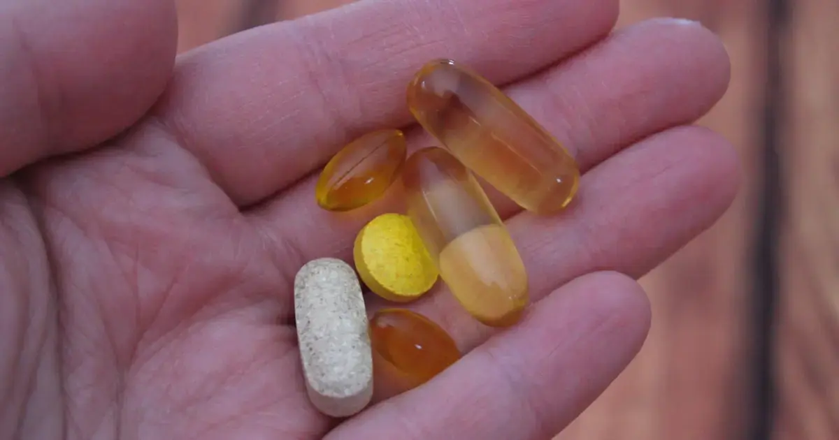 How should vitamins and minerals be combined?