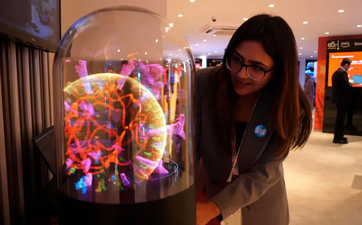 5 Unusual but Practical Inventions That Could Reshape Everyday Life 6 Interactive 3D holograms