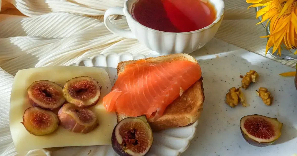 From Morning Black Tea to Bedtime Chamomile: The Best Tea to Drink All Day 4 Black tea for breakfast.