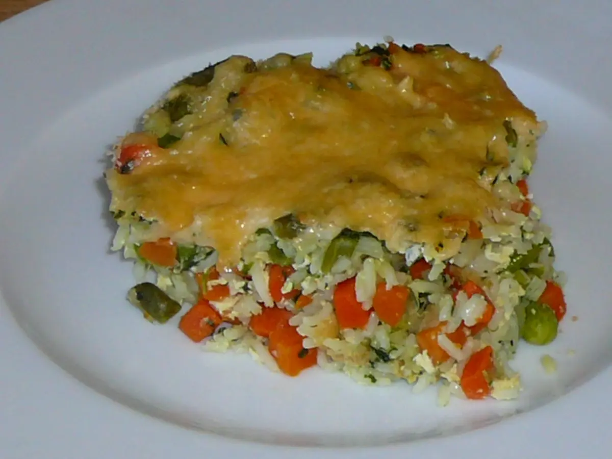Cheesy Vegetable and Rice Casserole 4 Vegetable casserole with cheese and rice