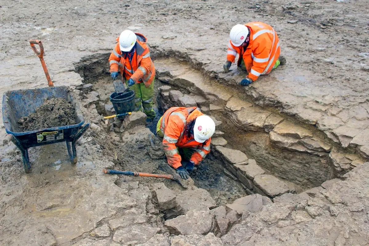 A 2,000-Year-Old Roman "Service Station" Turned Up Beneath England's A417 4 Excavations in England near a Roman road