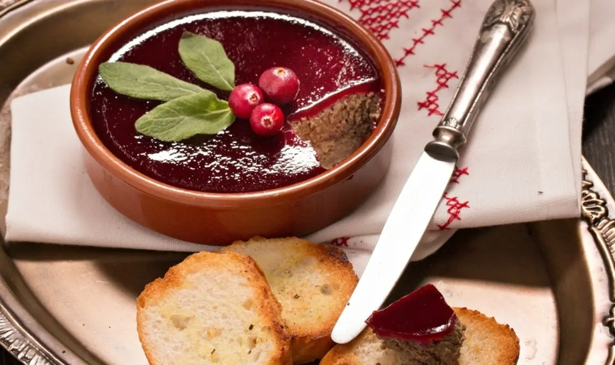 Pâté with cranberry marmalade