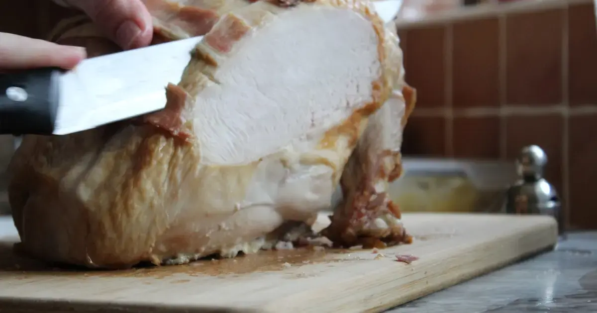 How to Keep Holiday Food From Ruining Your Celebrations 5 Person carving a turkey