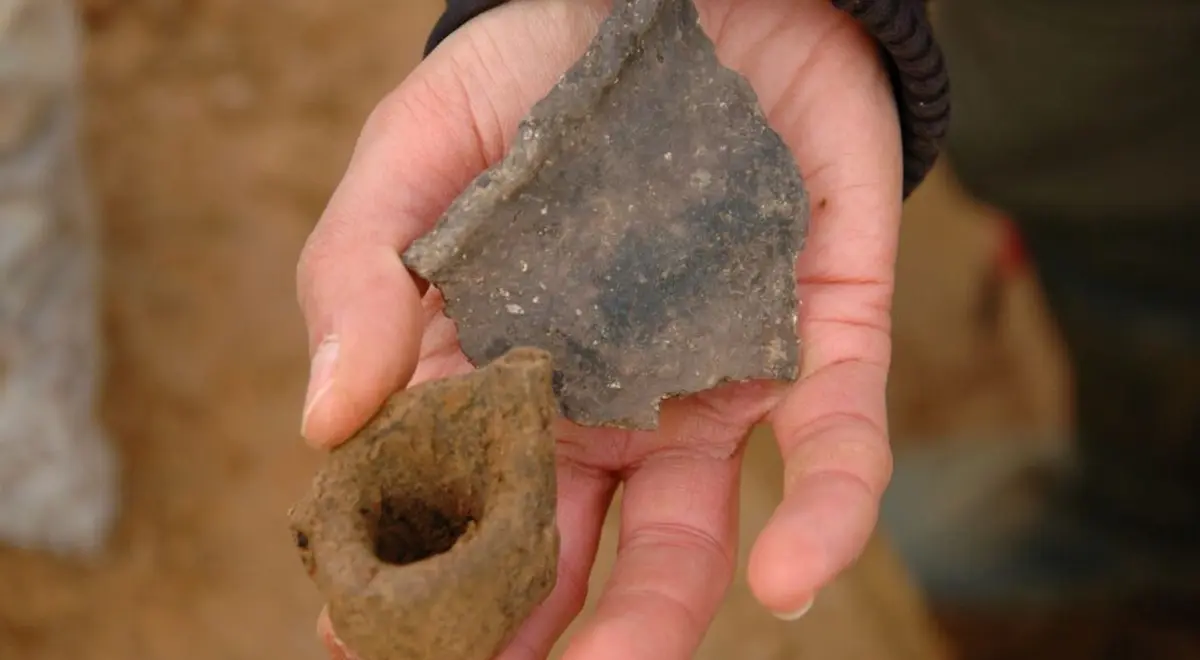 Construction of a German fire station uncovers a 2,500‑year‑old Iron Age settlement 5 Ceramic artifacts