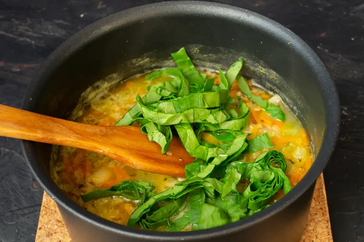 Easy Italian White Bean Soup with Parmesan and Spinach 4 Bean and spinach soup