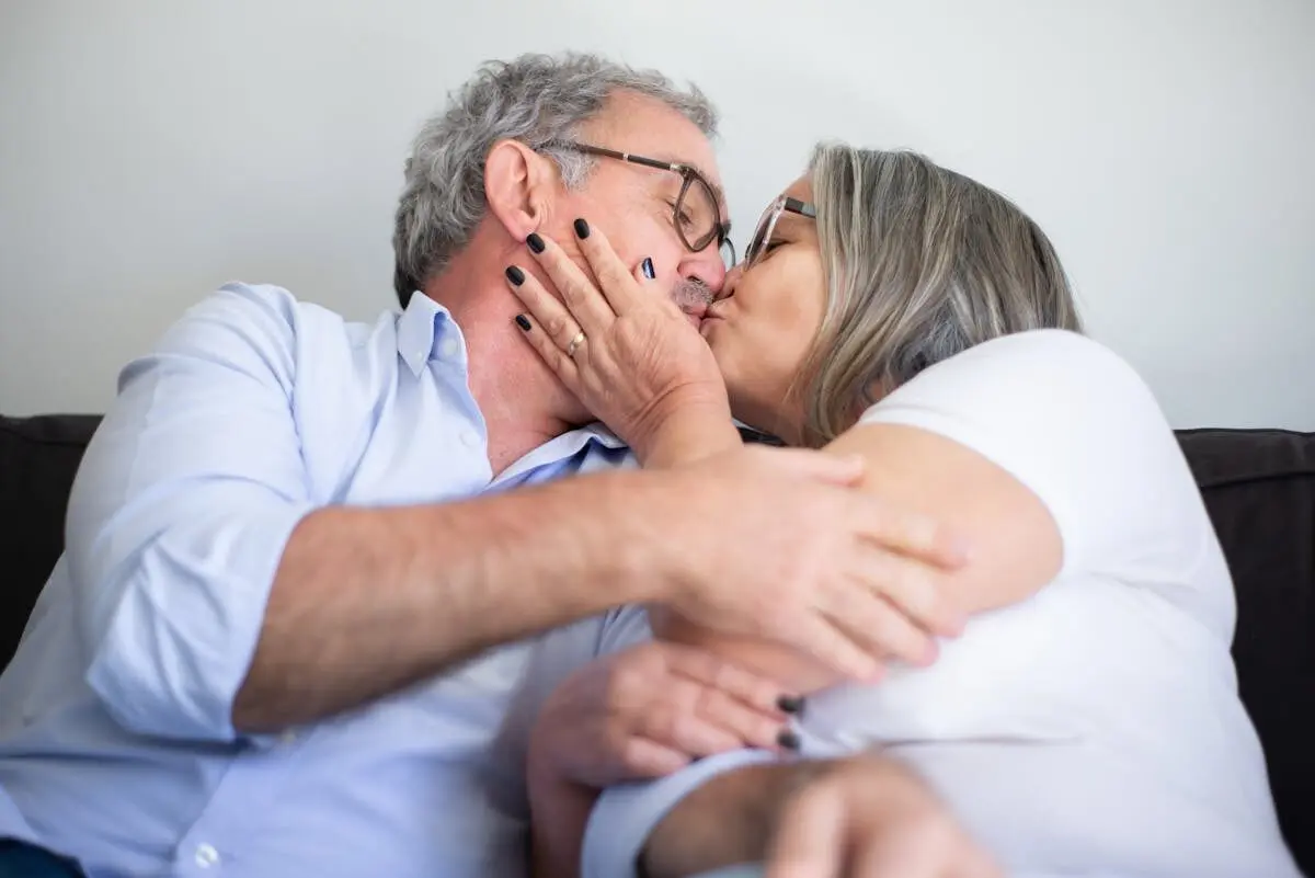 Couples Swap Microbes: How Living Together Shapes Your Gut, Mouth, and Skin 4 An elderly man and woman are kissing.