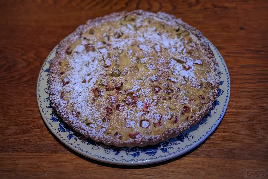 Rhubarb shortcrust pie — step-by-step recipe
