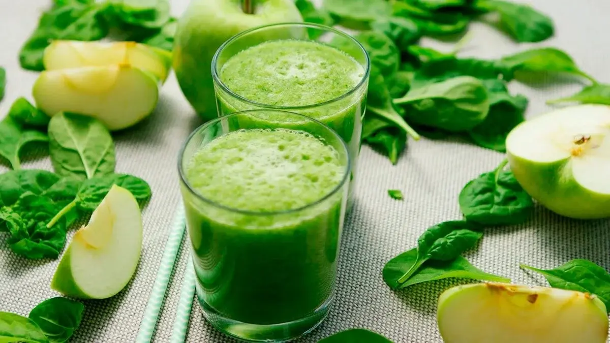 green smoothie in glasses