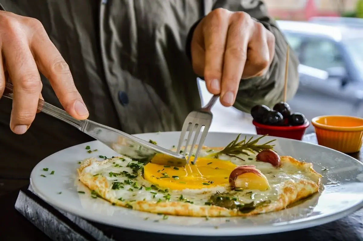Eating eggs protects against Alzheimer's disease. Here's how many you need to eat