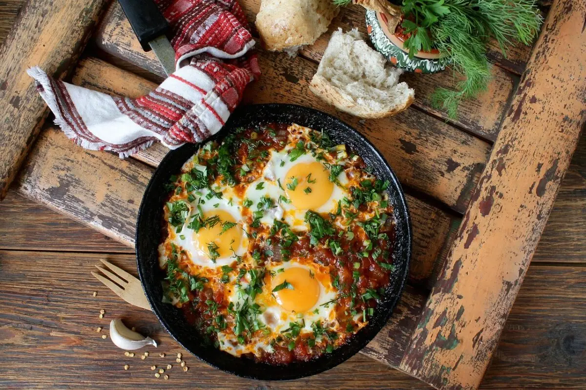 5 Food Pairings That Actually Boost Your Health 7 eggs with vegetables